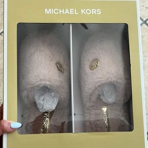 Michael Kors faux fur pink slippers new with tags